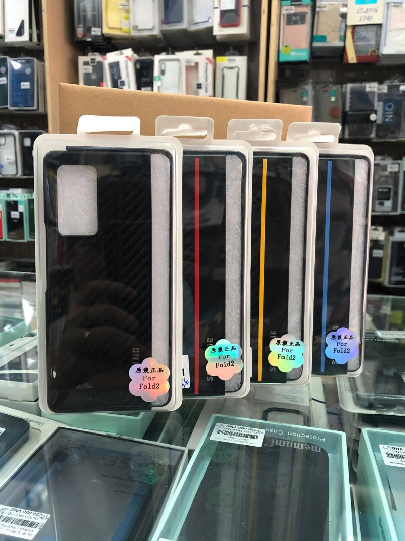 Ốp Lưng Samsung Galaxy Z Fold 2 Carbon Vân Cao Cấp được làm bằng chất liệu carbon sịn, thiết kế hai mảnh, màu sắc sang trọng, không bám bẩn.